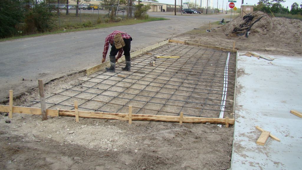 Forms at approach apron